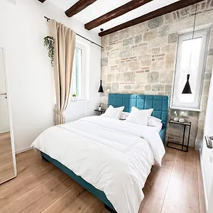  Apartment Agora